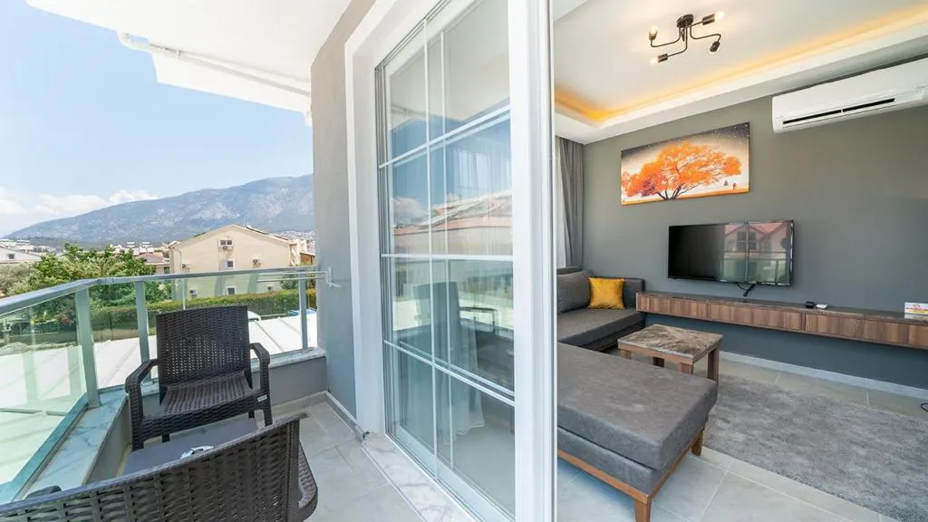 Midpoint Suites