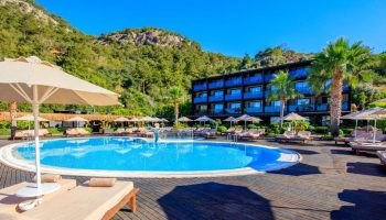 Manaspark Deluxe Hotel